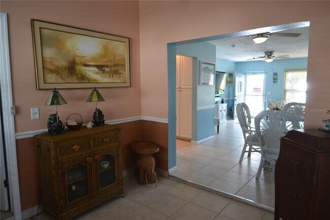 Building Photo - 1712 Suffolk Dr