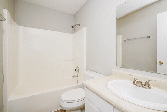 Building Photo - 1653 Farm Meadow Dr