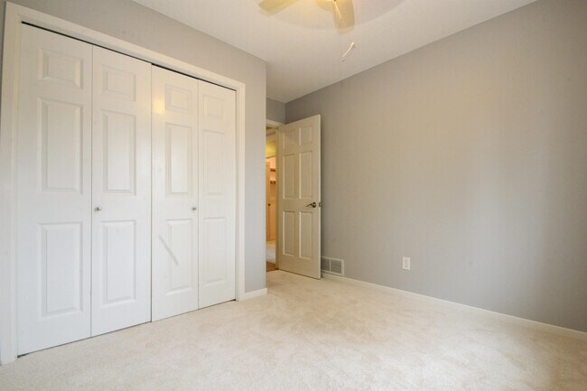 Building Photo - 4418 Clover Ln