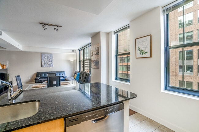 Building Photo - 301-499 President Street-SI ID1013815P