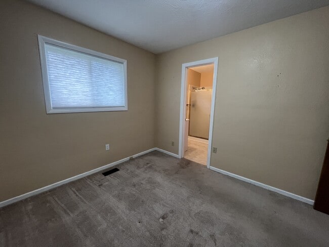 Building Photo - 1345 SE Madison St