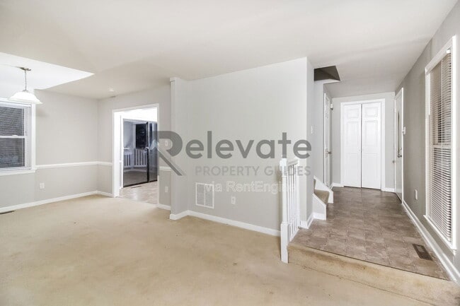 Building Photo - 8247 Fourscore Dr