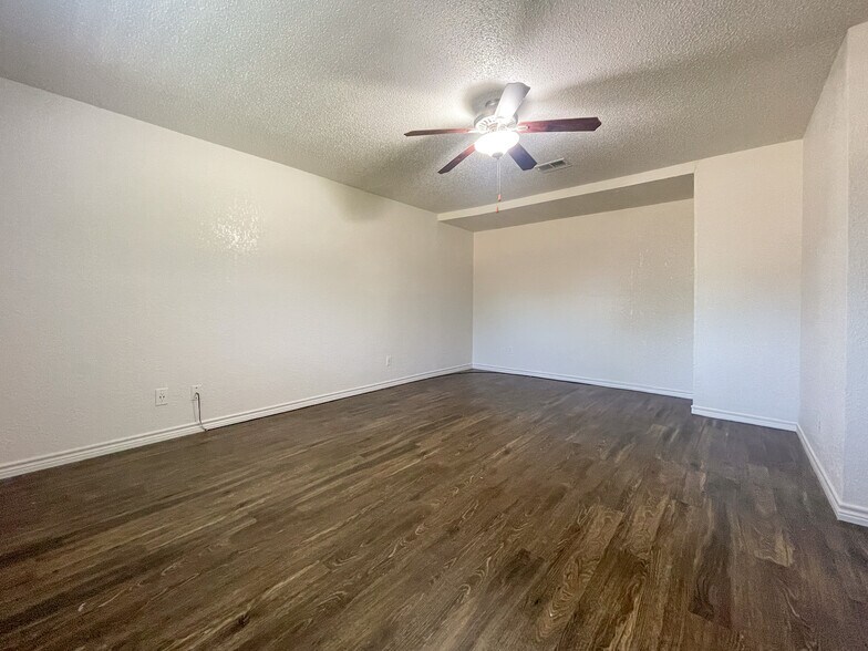 Building Photo - 312 Cedarwood Ln