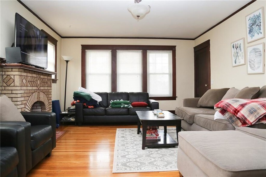 living room - 21 Hilltop Ave