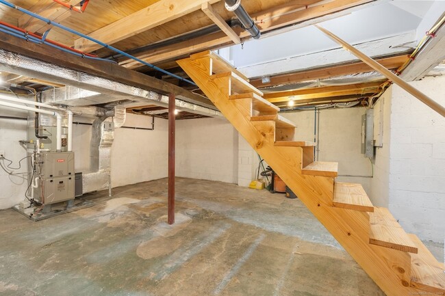 Building Photo - 588 North St