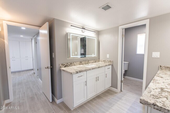 Building Photo - 1224 E Campus Dr