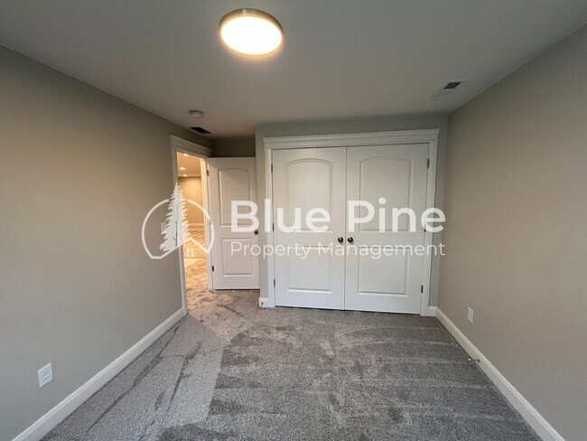 Building Photo - 6360 Ender Ln