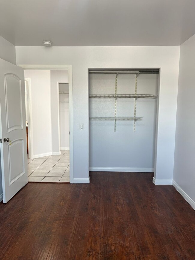 Building Photo - Spacious 2 Bedroom + Bonus Room, Back House w/ Garage & Gated Entry