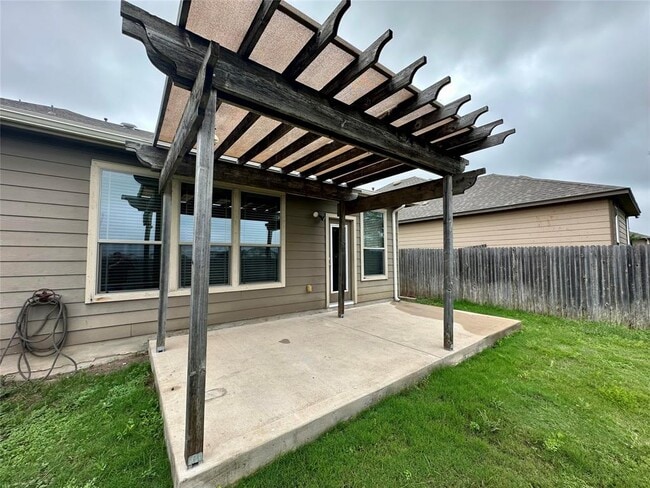 Building Photo - 5849 Sardinia Dr