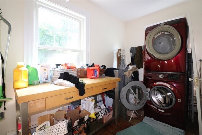 Building Photo - 40 Atherton Rd