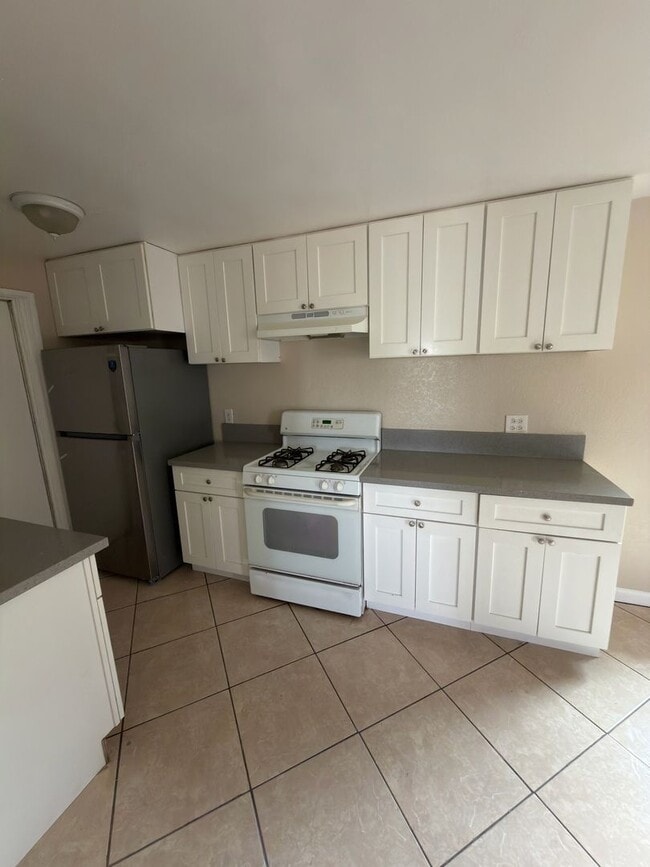 Building Photo - Single Story