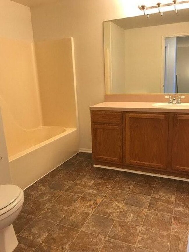 Building Photo - 3 Bed, 2.5 Bath Townhome In The Churchill ...