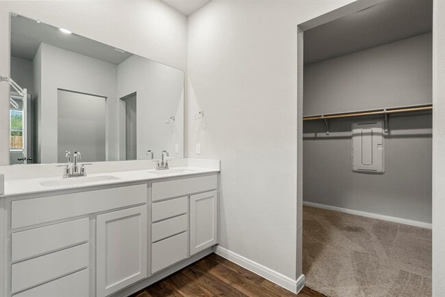 Building Photo - 343 Carolina Buckthorn Dr