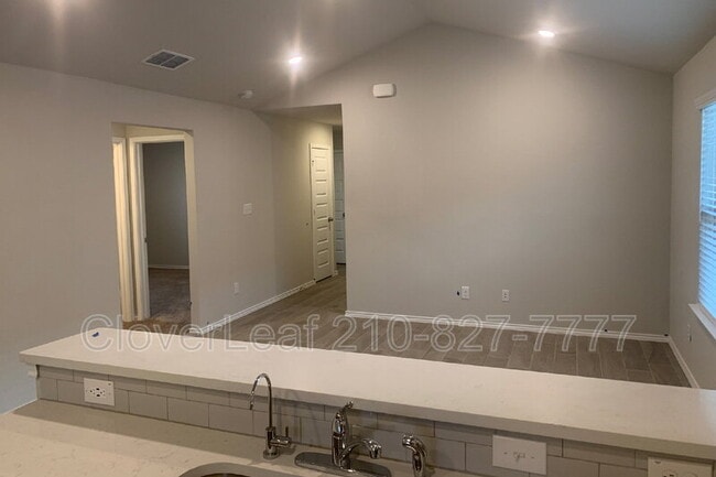 Building Photo - 2172 Darst Dr