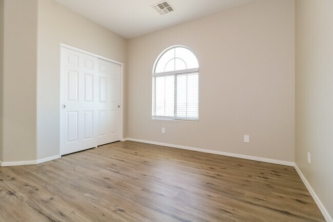 Building Photo - 5303 W Fawn Dr