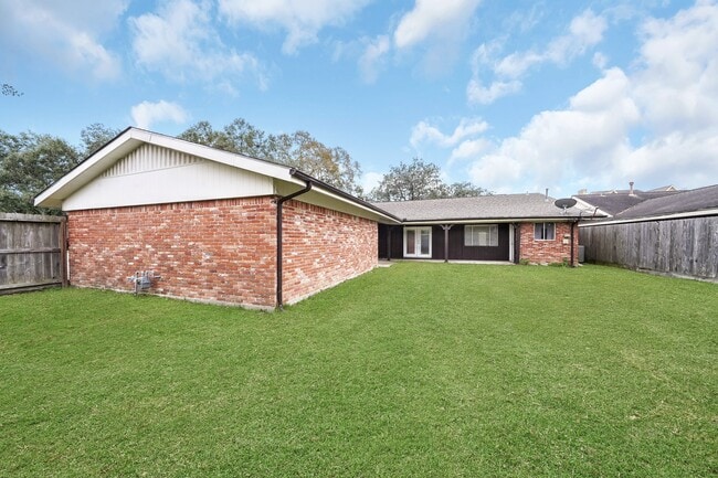 Building Photo - 4002 Martinshire Dr