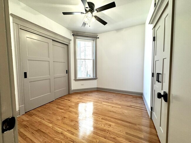 Building Photo - 2424 N Mozart St