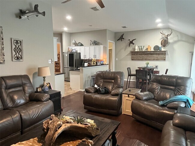 Building Photo - 15522 Valley Plum Ct