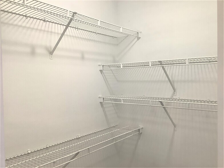 Building Photo - 106 Sweetland Ct