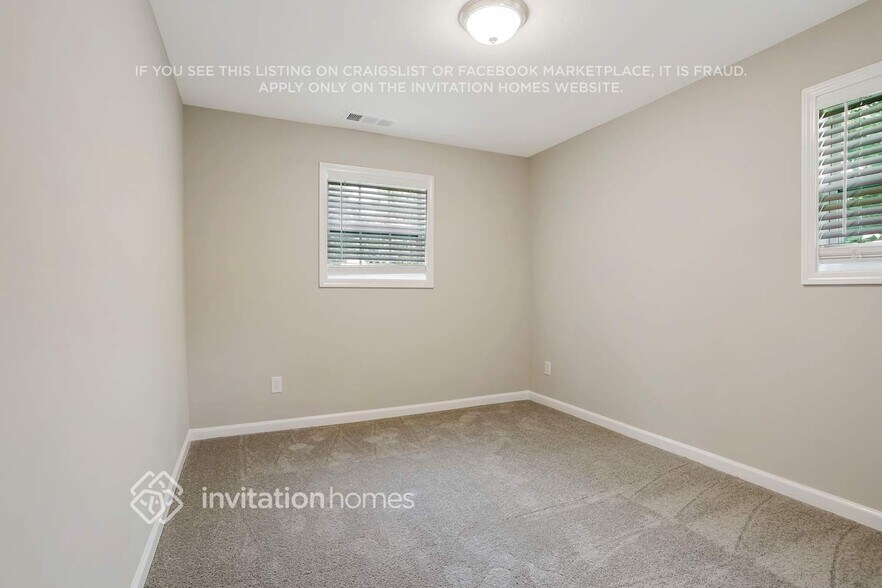 Building Photo - 51 Primrose Ln