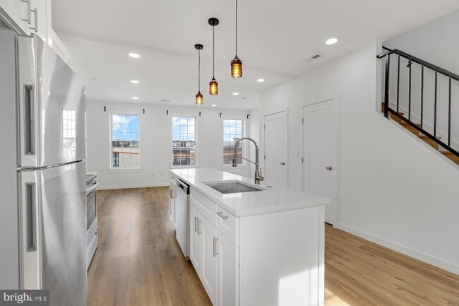 Building Photo - 2045 Trenton Ave