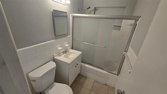 Building Photo - 1012 NW 2nd Ave