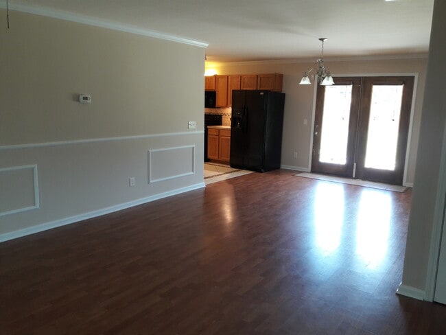 Building Photo - Lake Shore Subdivision-Port Wentworth