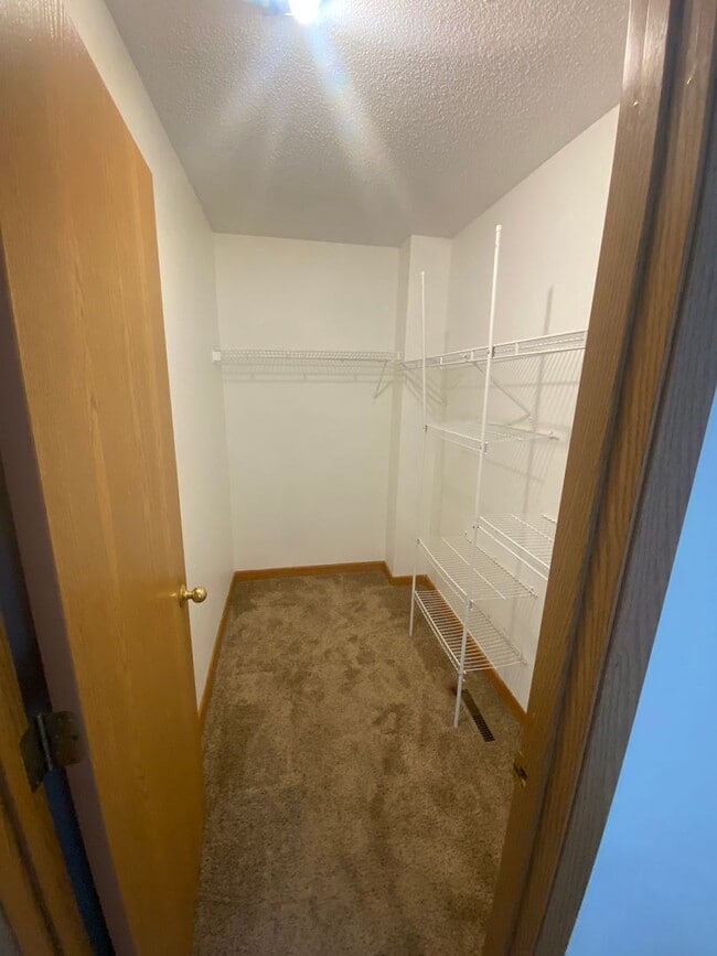 Building Photo - 3br/2.5ba townhome in Eden Prarie