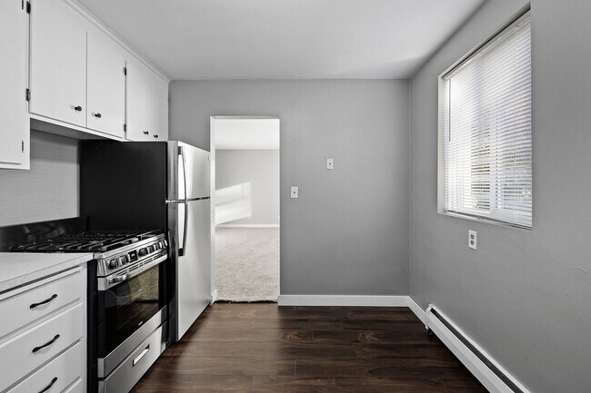 Building Photo - Spacious 1/BR/1 Bath Available Now!