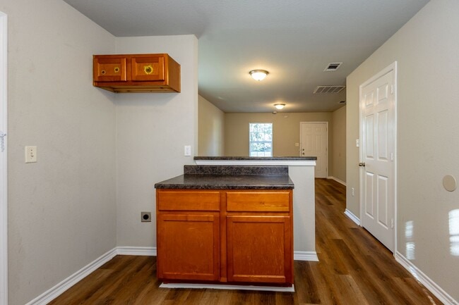 Building Photo - Cozy and well maintained 2 Bed / 1 bath home in Beaumont! Move in ready!