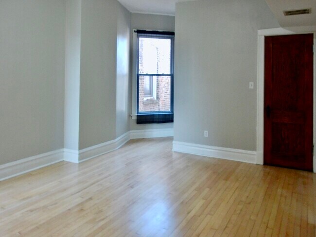 Building Photo - 3918 W Van Buren St