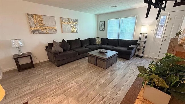 Building Photo - Room in Townhome on Mill Creek Pl