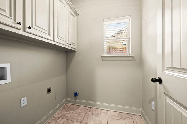 Building Photo - 16923 Bradford Ave