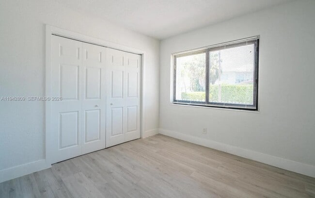 Building Photo - 7925 Crespi Blvd