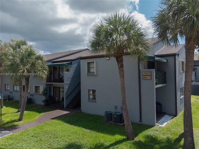 Building Photo - 7429 SW 152nd Ave