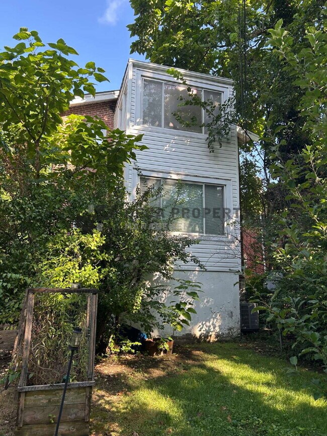 Building Photo - 1252 Moorlands Dr