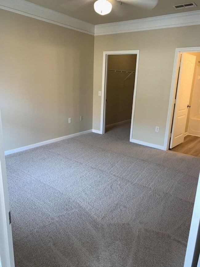 Building Photo - Beautiful condominium for Rent