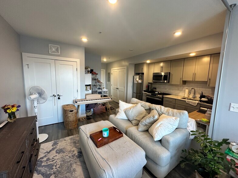 Primary Photo - 55 W 5th St