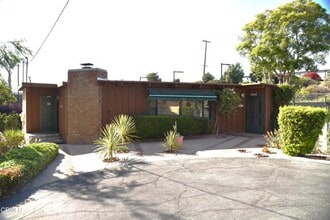 Building Photo - 1541 Vista Del Mar Dr
