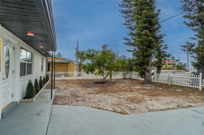 Building Photo - 985 Liberty St