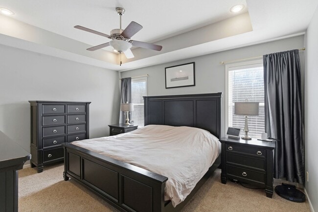 Building Photo - 5 bed/ 3 bath Single Family Home.