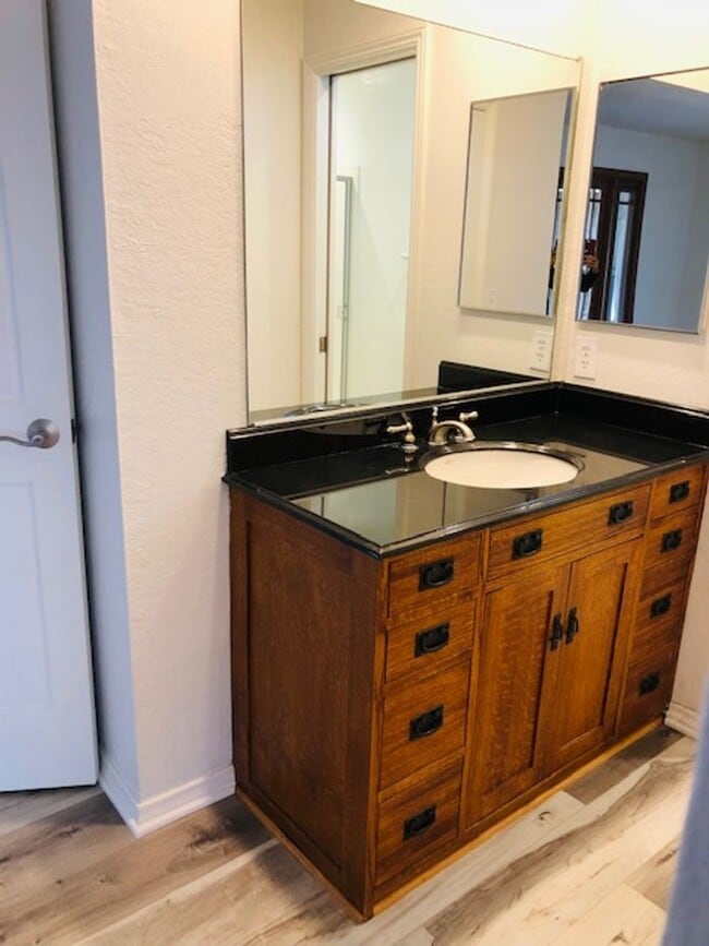 Building Photo - Stunning 3-Bed/2-Bath Entertainer's Dream ...