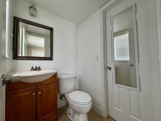 Building Photo - 2 Bed/2 Bath Condo in Mount Dora