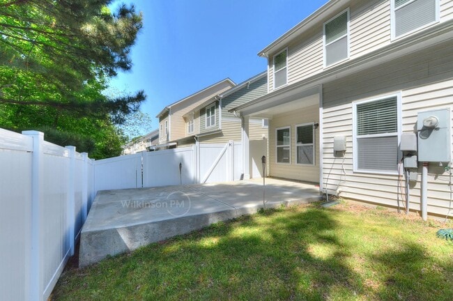 Building Photo - Big & Nice 3Br/2.5Bth Townhome in Steele Creek by Harris Teeter Shopping Center