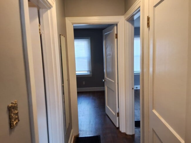 Building Photo - 320 Meadow Ln