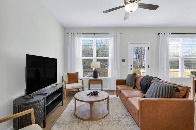 Building Photo - 717 Utley St