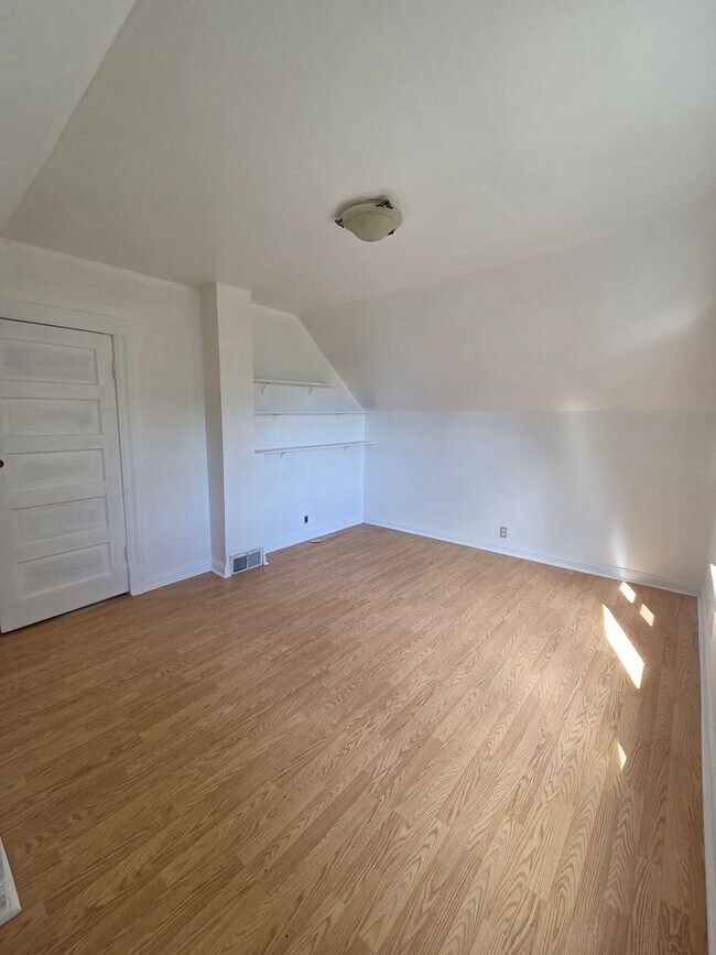 Building Photo - 125 S Cambrian Ave
