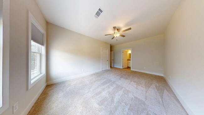 Building Photo - Owens Crossing Townhome