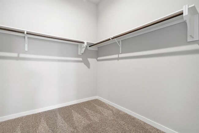 Building Photo - 14261 Lake Lodge Dr