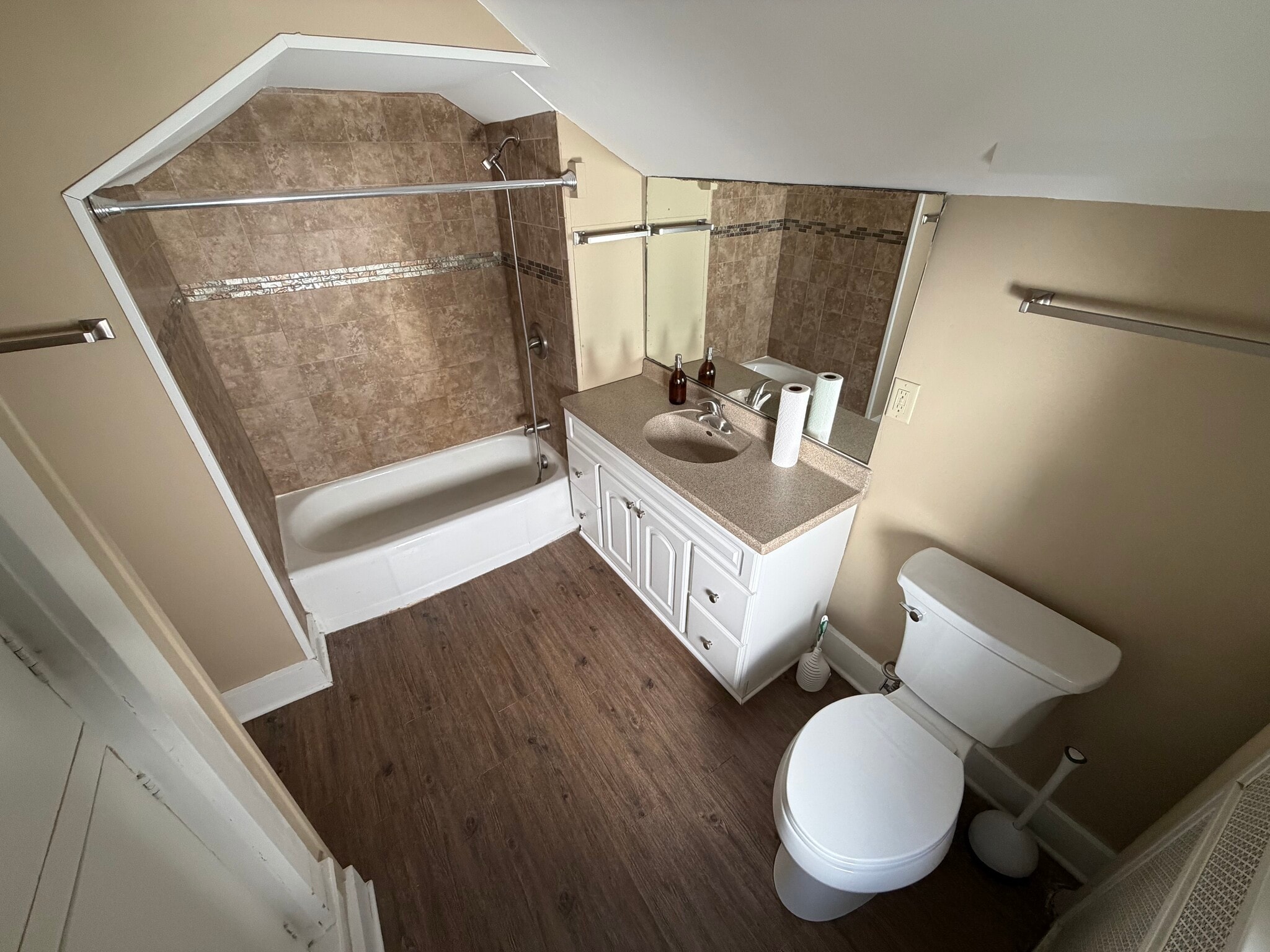 Upstairs bathroom - 145 N Franklin St